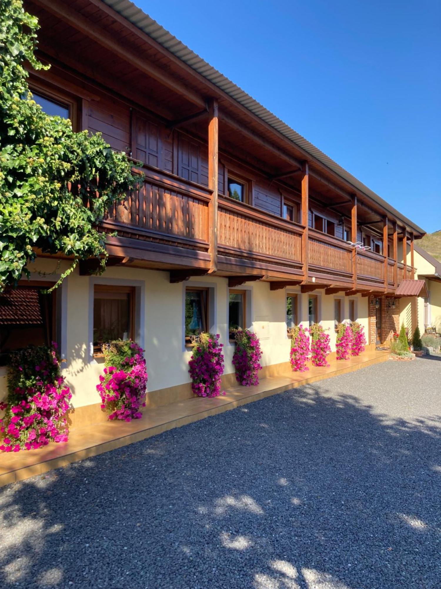Privat Milan Hotel Hrabušice Eksteriør billede